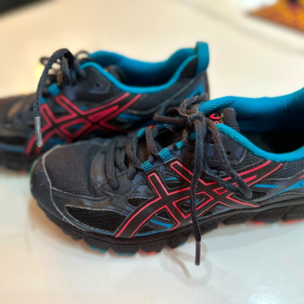 ASICS athetic shoe - Picture 3 of 4